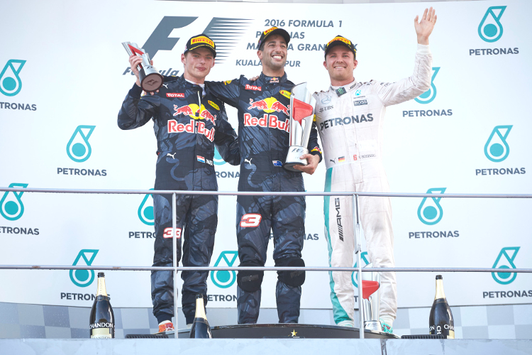 Formel 1 - MERCEDES AMG PETRONAS, Großer Preis von Malaysia 2016. Nico Rosberg ; Formula One - MERCEDES AMG PETRONAS, Singapore GP 2016. Nico Rosberg;