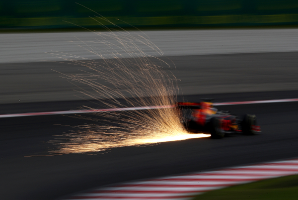 KUALA LUMPUR, MALAYSIA - OCTOBER 01:  Sparks fly behind Daniel Ricciardo of Australia driving the (3) Red Bull Racing Red Bull-TAG Heuer RB12 TAG Heuer on track during qualifying for the Malaysia Formula One Grand Prix at Sepang Circuit on October 1, 2016 in Kuala Lumpur, Malaysia.  (Photo by Clive Mason/Getty Images)