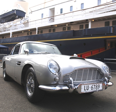 La DB5 de James Bond en première Mondiale à Rétromobile (Anciennes)