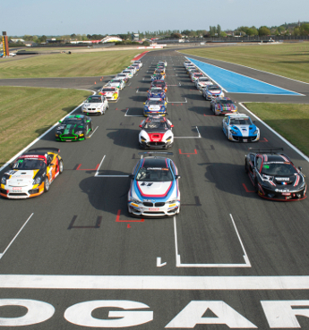 FFSA GT, plateau exceptionnel de 30 voitures aux coupes de Pâques de Nogaro (GT Tourisme)
