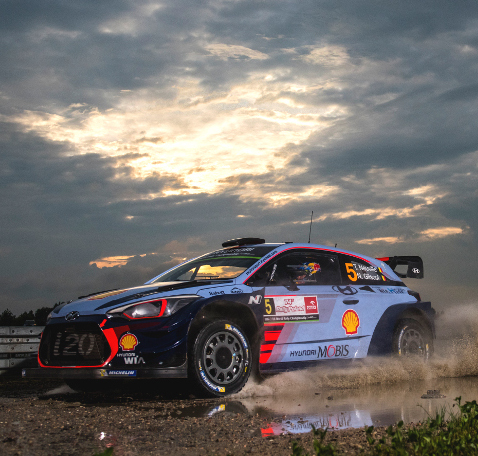 WRC, en Pologne vendredi, Neuville mène un trio serré (Rallyes)