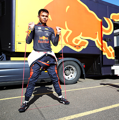Le thaïlandais Alex Albon et Red Bull roulent à Silverstone