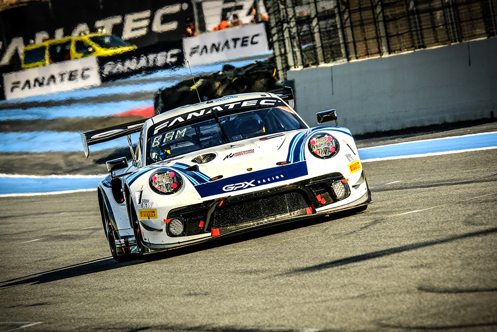 GT World Endurance, la Porsche de GPX Racing remporte une victoire spectaculaire dans la dernière heure des 1000 km du Circuit Paul Ricard.