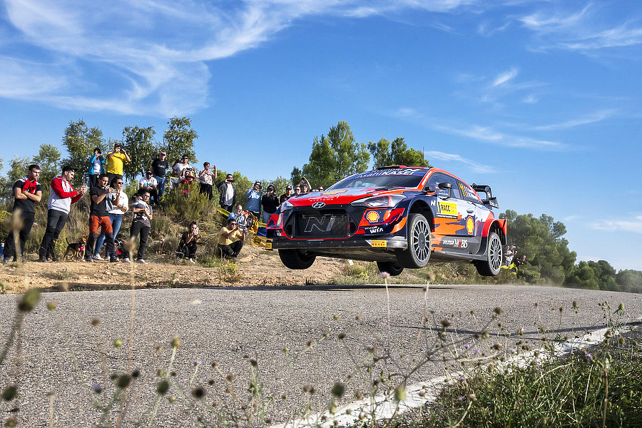 WRC, Thierry Neuville distance ses rivaux en Espagne samedi (video)