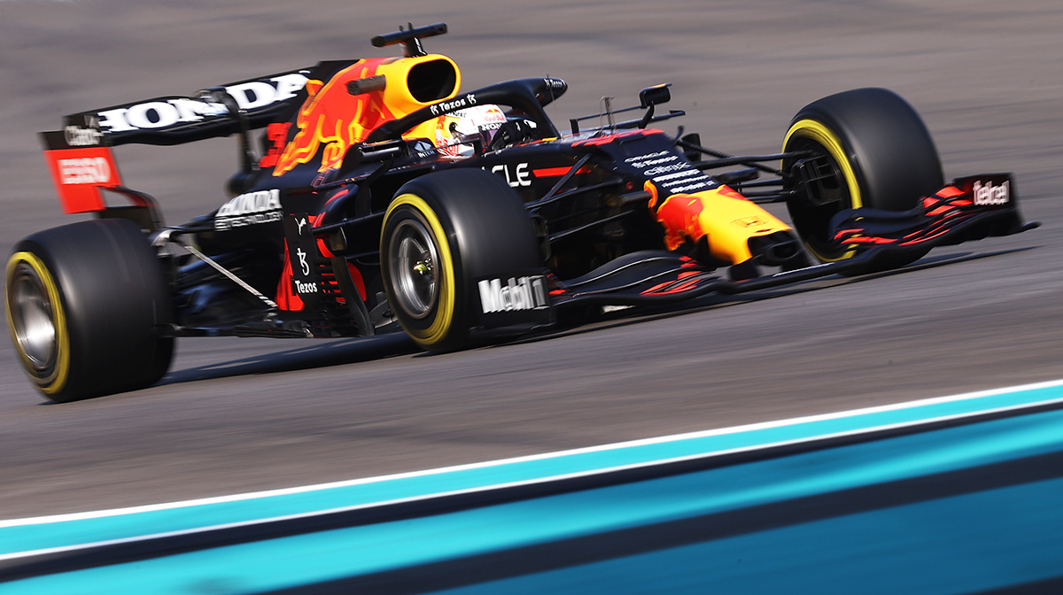 Verstappen arrache la pole à Hamilton lors des qualifications du Grand Prix d’Abu Dhabi.