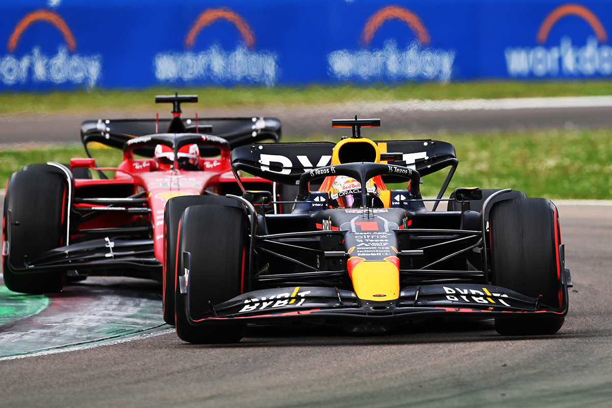 Verstappen arrache la P1 à Leclerc dans un sprint passionnant à Imola