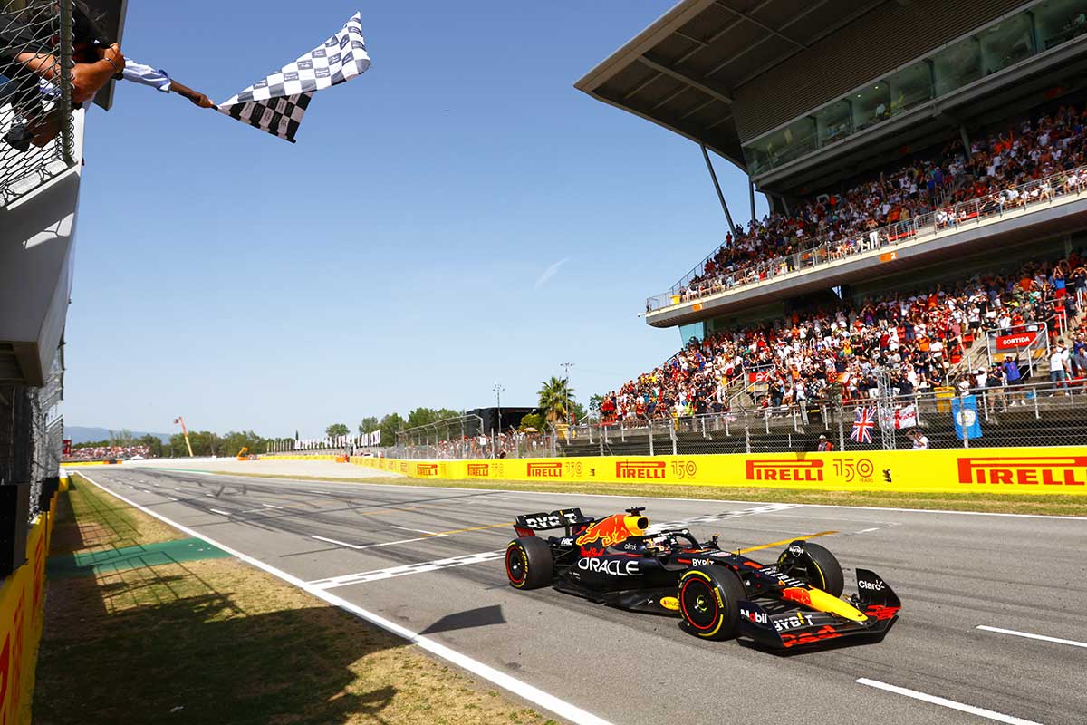 Verstappen s’impose au GP d’Espagne, après l’abandon de Leclerc, doublé Red Bull