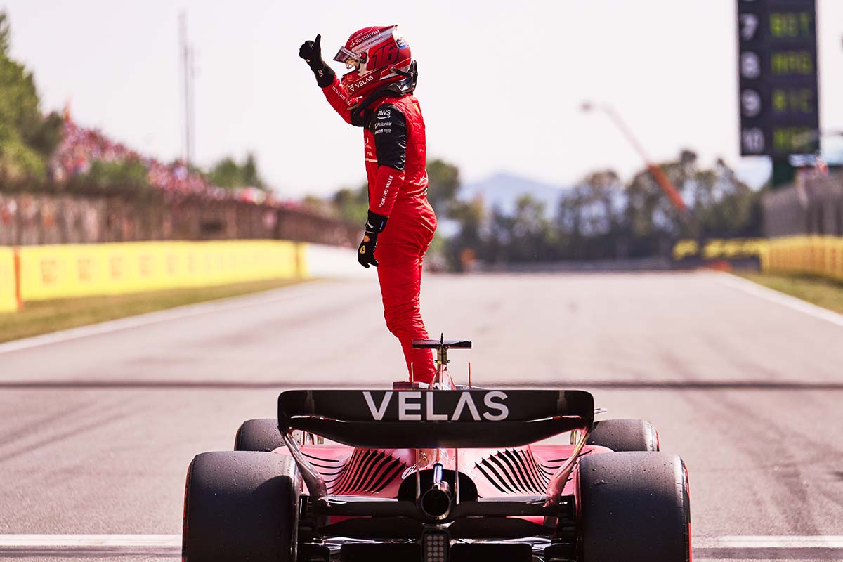 GP d’Espagne : Leclerc, malgré un tête-à-queue en Q3, décroche la pole, Verstappen victime d’un problème technique